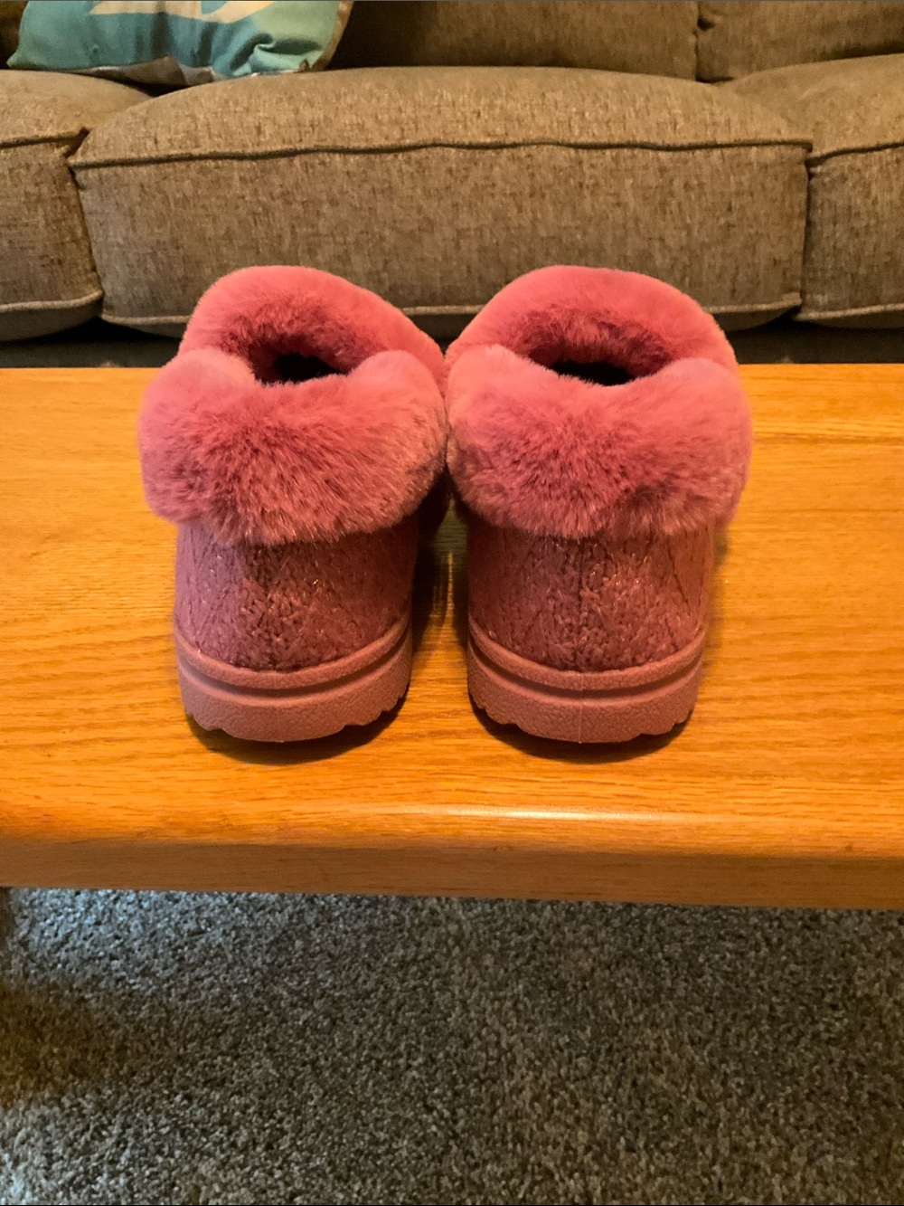 Women’s Size 9 Skechers Memory Foam Slippers with Rubber Soul, Cozy! - Picture 3 of 7